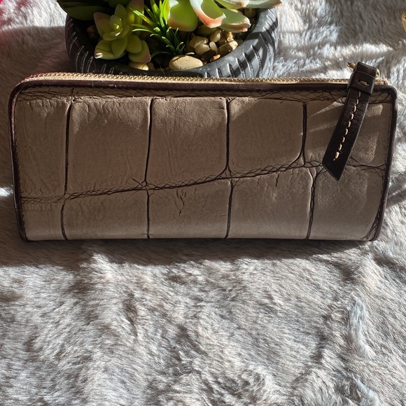 Dooney and Bourke wallet- see matching purse!! - Picture 3 of 7